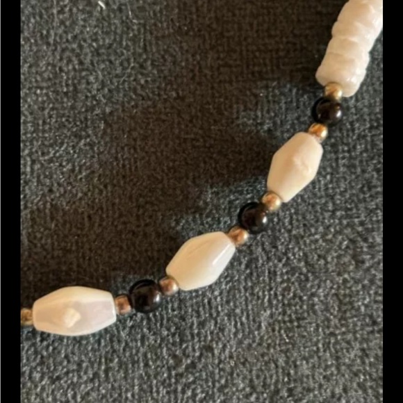 FINAL CLEARANCE VINTAGE (3) PUKA SHELL/MOTHER OF PEARL NECKLACES/PAIR EARRINGS - Picture 12 of 13